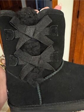 Ugg koolaburra Black Fleece-Lined Winter Boots with bow lace Trim size 1